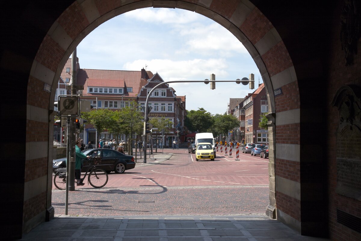 EMDEN, 21.06.2022, Blick von der Brckstrae auf den Rathausplatz