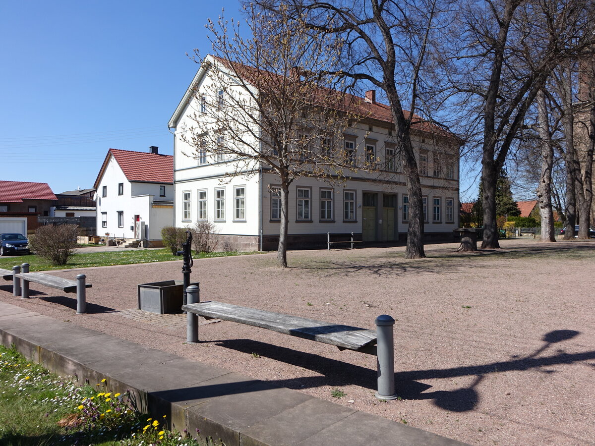 Emleben, Rathausgebude am Kirchplatz (16.04.2022)