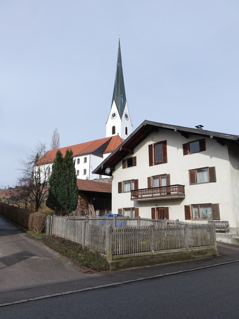 Emmering, kath. Pfarrkirche St. Pankratius, erbaut im 15. Jahrhundert, barockisiert 1730 (09.02.2016)