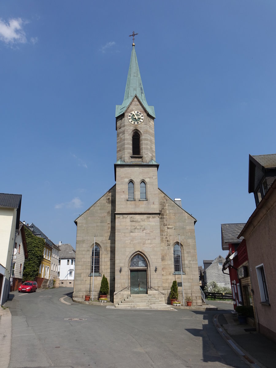 Enchenreuth, kath. Pfarrkirche St. Jakobus, Neugotischer Sandsteinquaderbau, Saalkirche mit eingezogenem Chor, Westturm, erbaut 1881 (21.04.2018)