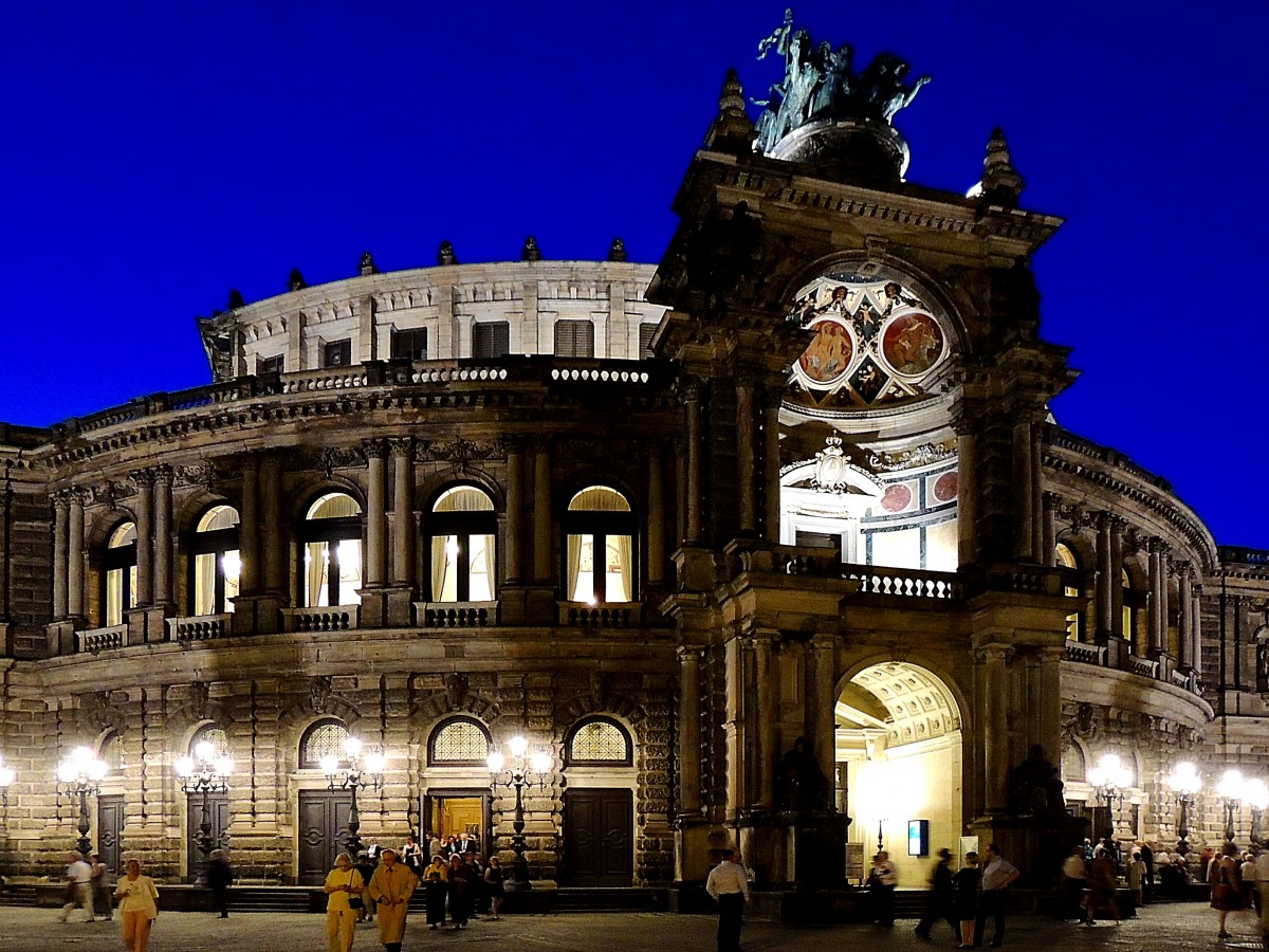 Ende der Vorstellung in der Semperoper zu Dresden; 140609