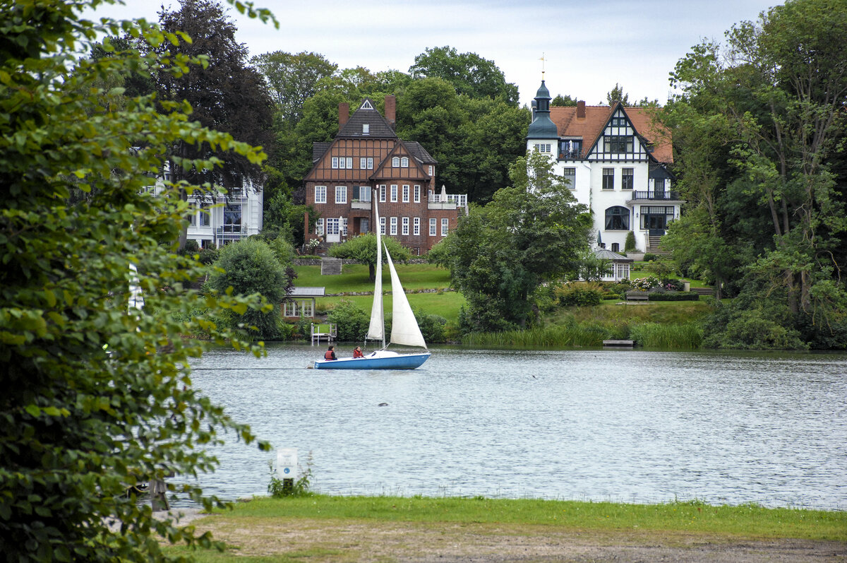 Ende der Wakenitz in Lbeck - Segler im Bereich nrdlich der Moltkebrcke. Aufnahme: 22. August 2021.