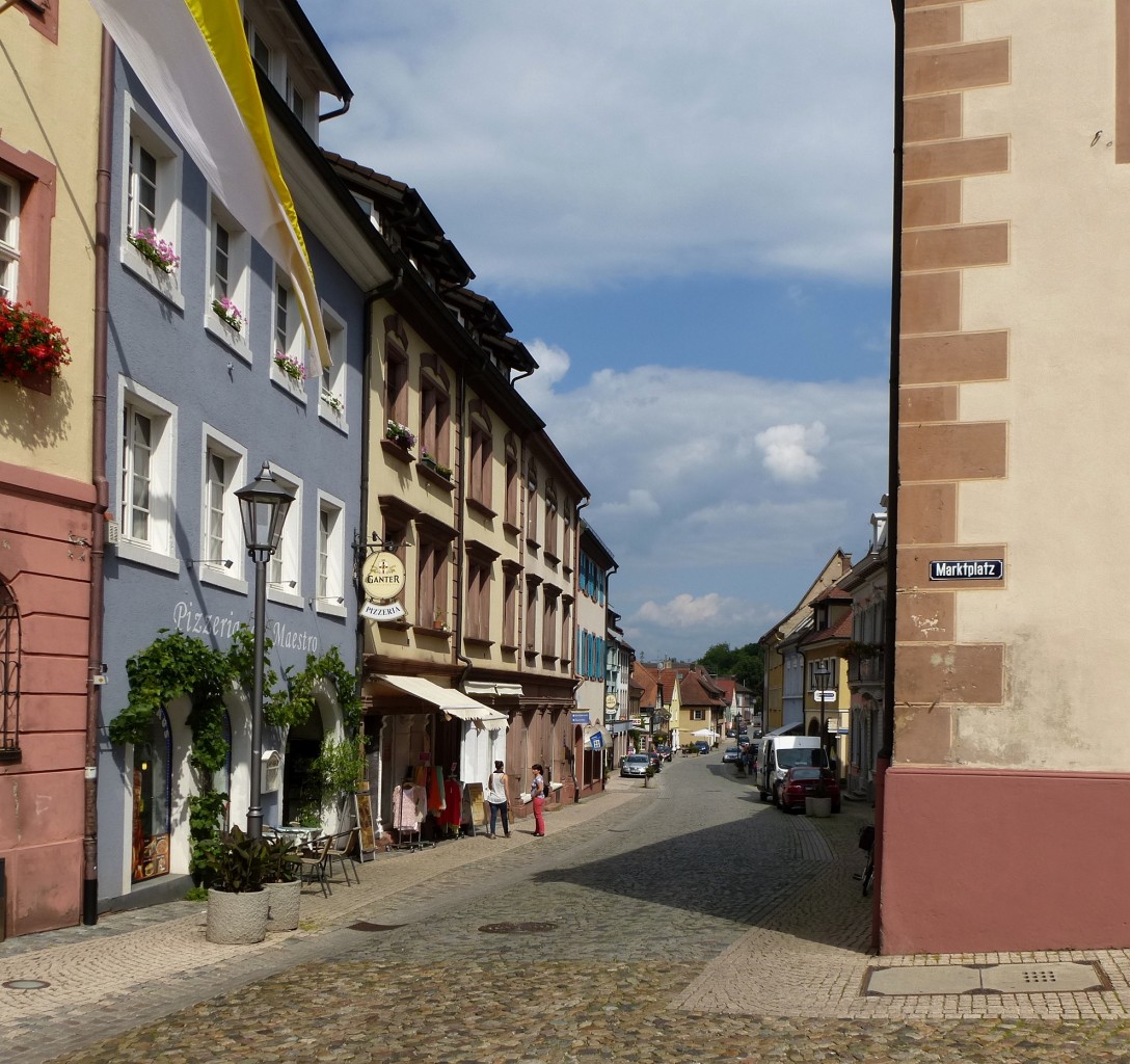 Endingen am Kaiserstuhl, Blick vom Marktplatz in die Hauptstrae, Juni 2013