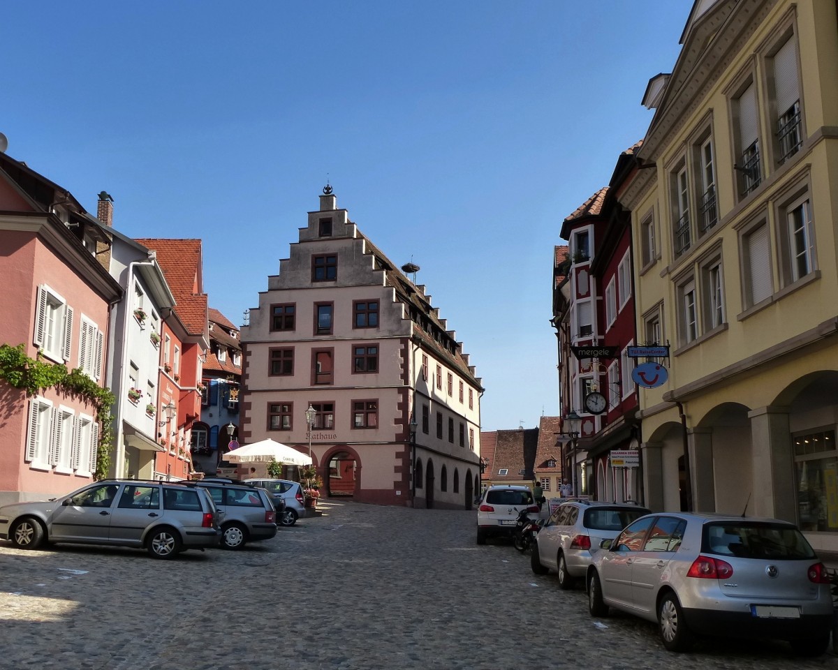 Endingen am Kaiserstuhl, Blick zum Rathaus, wurde 1617 als Kornhaus erbaut, 1974 Umbau zum Rathaus, Juli 2013
