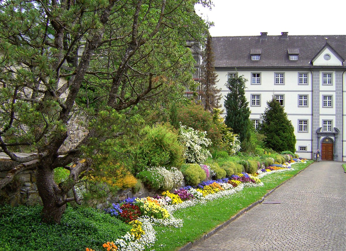 Engelberg, Gartenanlage beim Benediktinerkloster - 23.05.2007