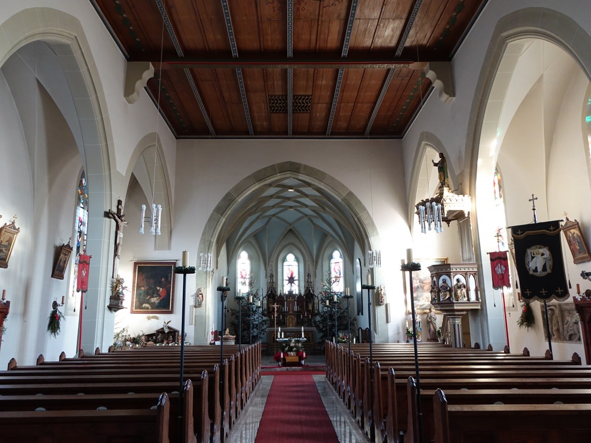 Engelbrechtsmnster, neugotischer Innenraum der Hl. Kreuz Kirche (25.12.2015)