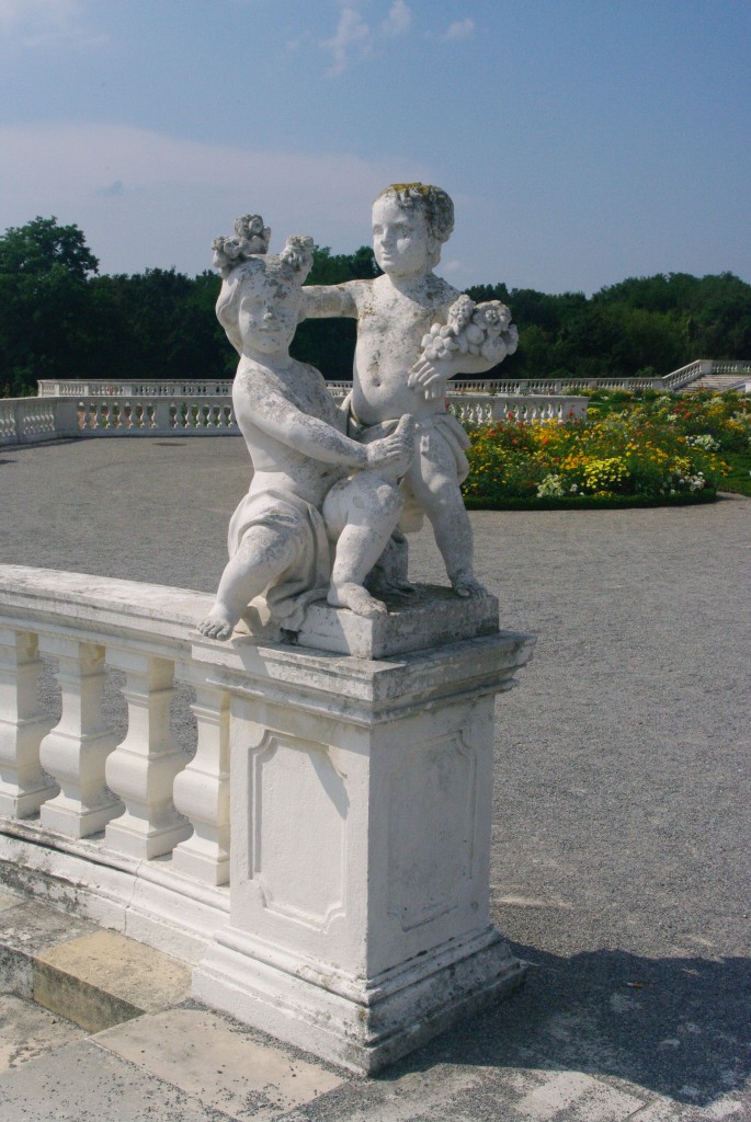 Engelhartstetten, Statuen im Barockgarten von Schloss Hof (27.07.2014)