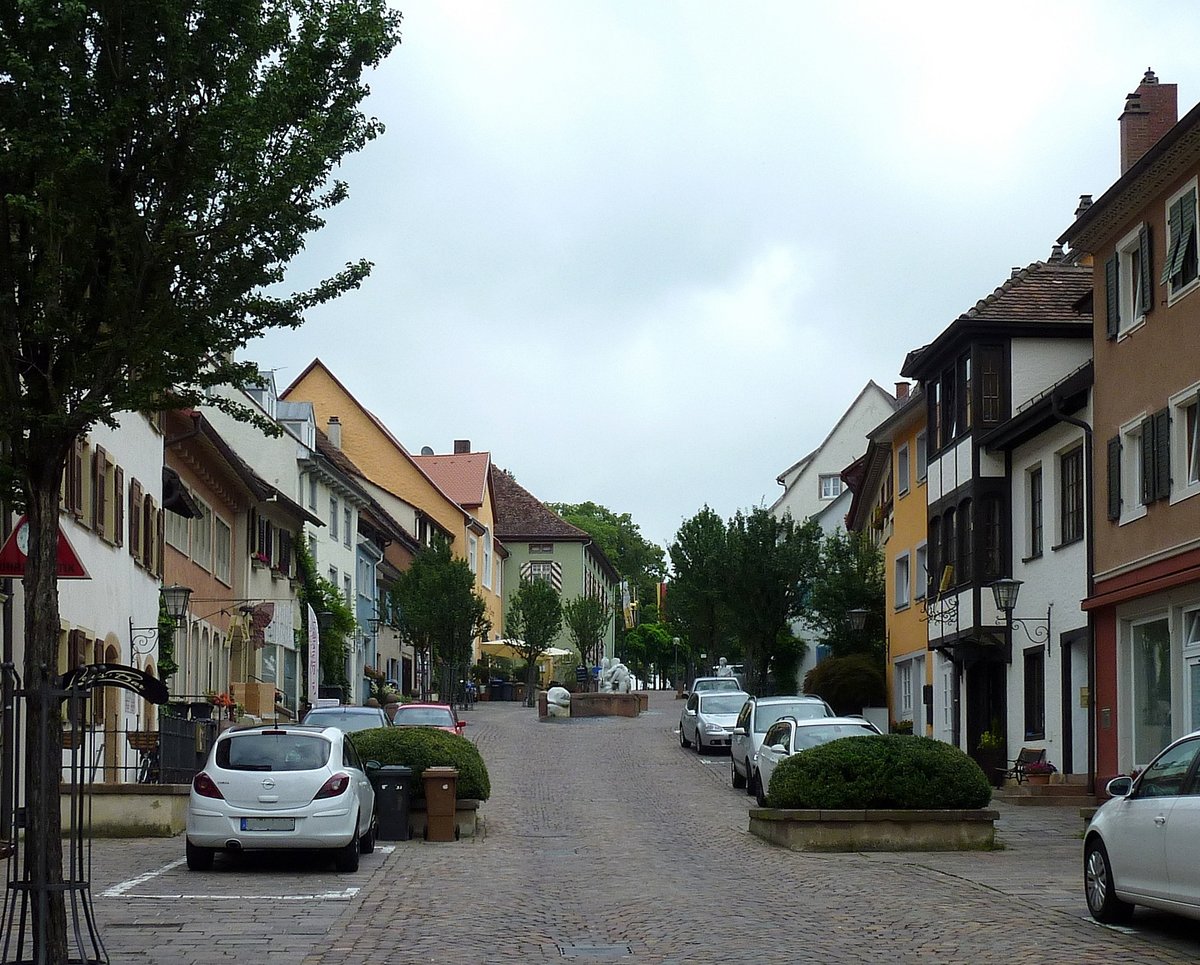 Engen, Blick in die Hauptstrae, Juli 2012