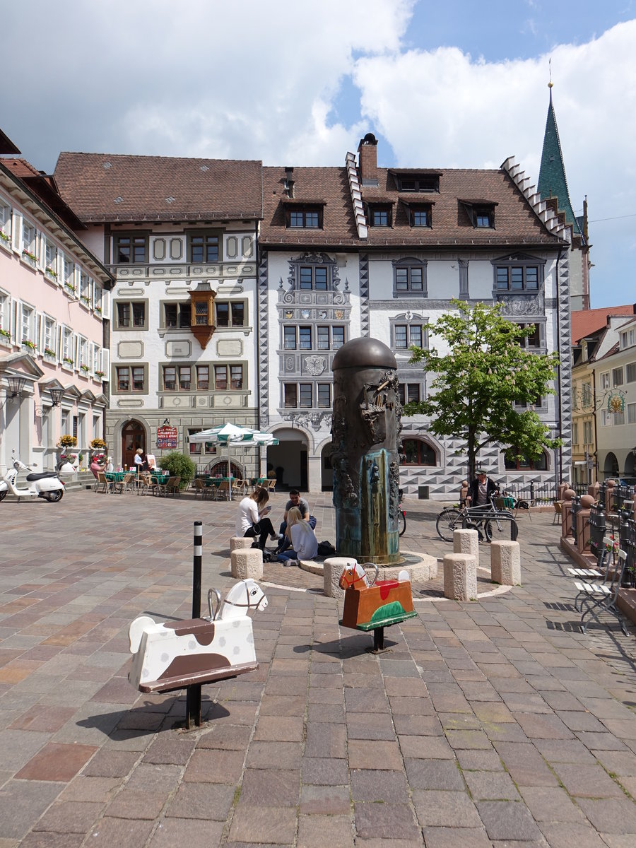 Engen, Brunnen und Gebude am Marktplatz (25.05.2017)