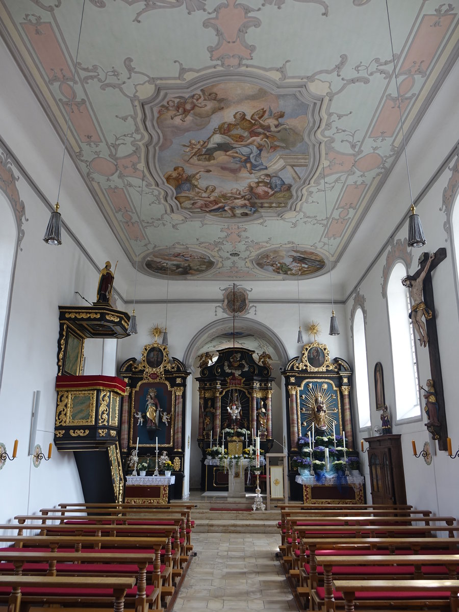 Enkering, barocker Innenraum der Pfarrkirche St. Ottmar, Hochaltar von 1700, Seitenaltre von 1717 (01.05.2016)