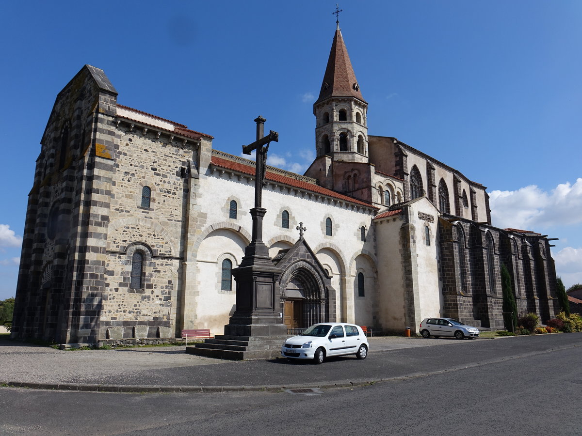Ennezat, Kollegiatskirche, Schiff erbaut im 11. Jahrhundert, gotischer Chor 13. Jahrhundert (20.09.2016)