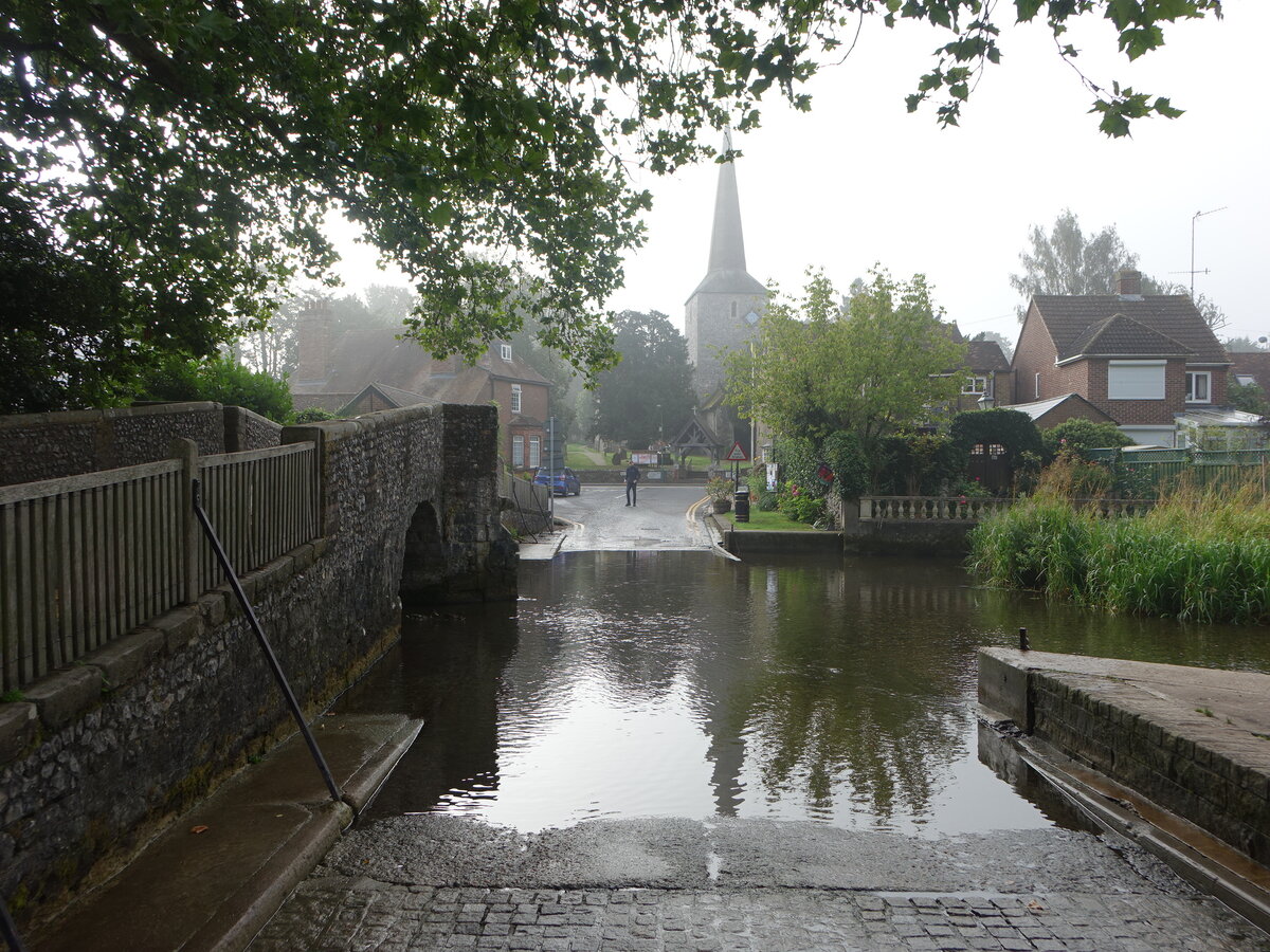 Enysford, Furt am Darent Fluss und Blick auf die St. Martin Kirche (05.09.2023)