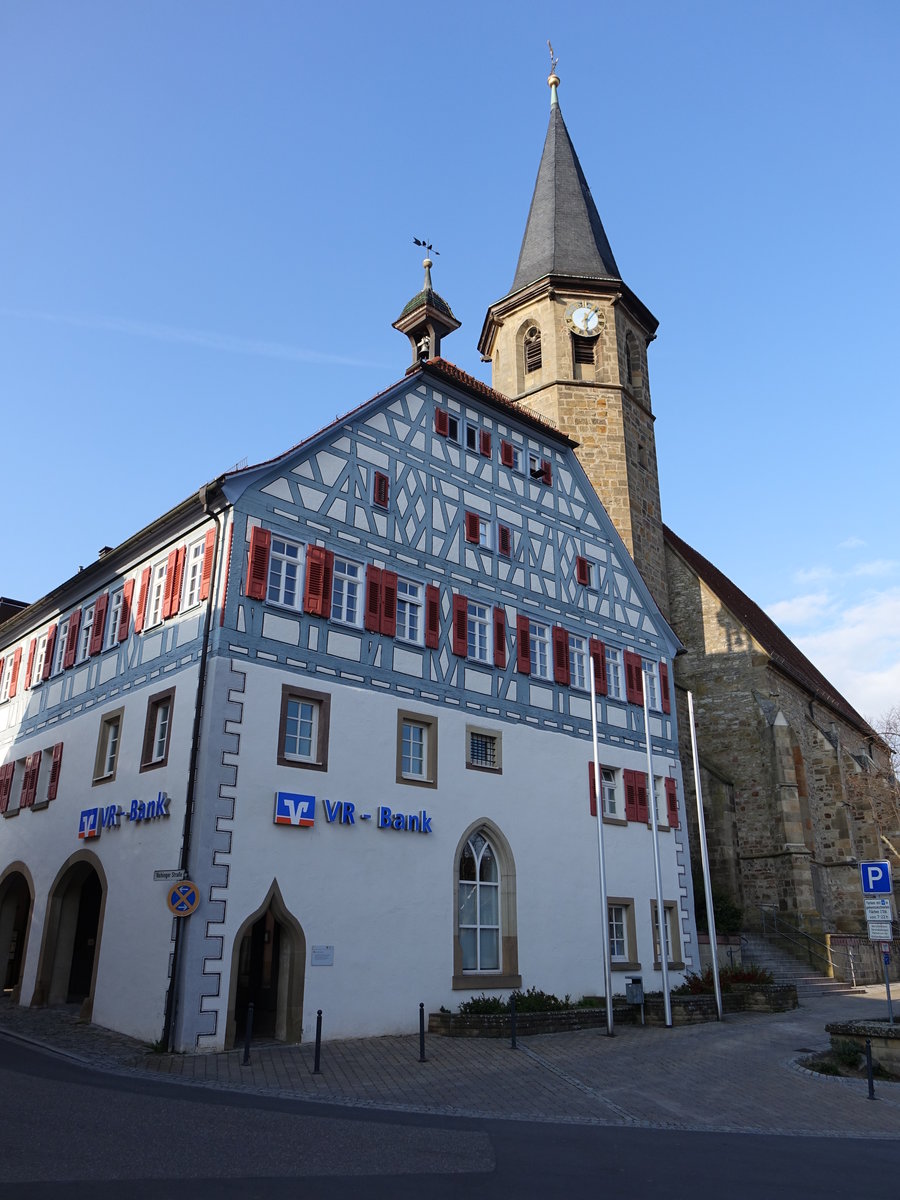 Enzweihingen, Rathaus und Ev. Martinskirche, Rathaus erbaut 1741 (10.04.2016)