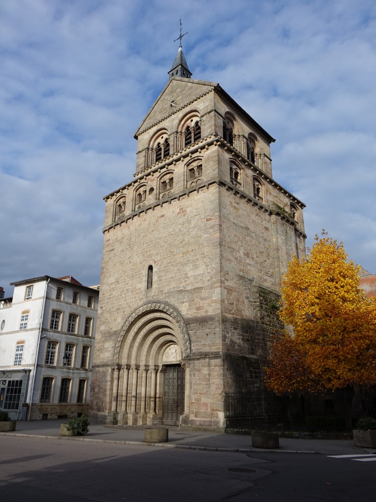 Epinal, Basilika Saint Maurice, Turm erbaut im 12. Jahrhundert, Hauptschiff 13. Jahrhundert, gotischer Chor 14. Jahrhundert (25.10.2015)