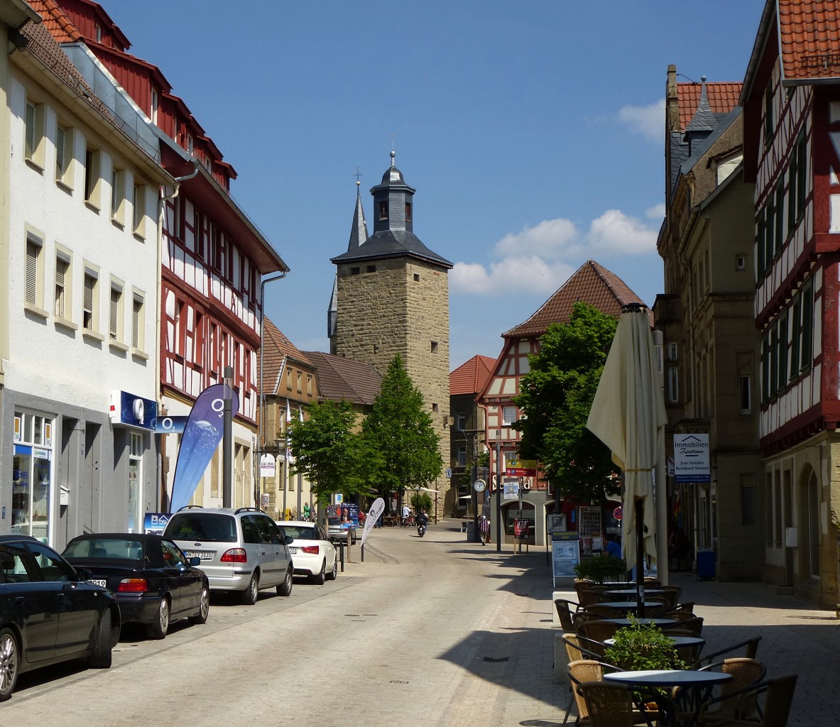 Eppingen, Blick durch die Brettener Strae zum Pfeiffenturm, April 2014