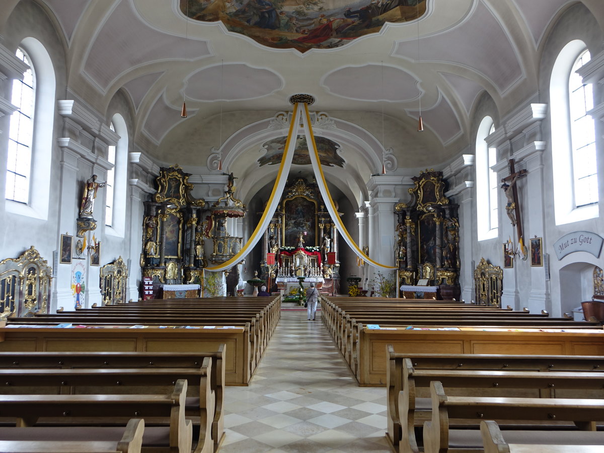 Erbendorf, neubarocker Innenraum der Maria Himmelfahrt Kirche (22.04.2018)