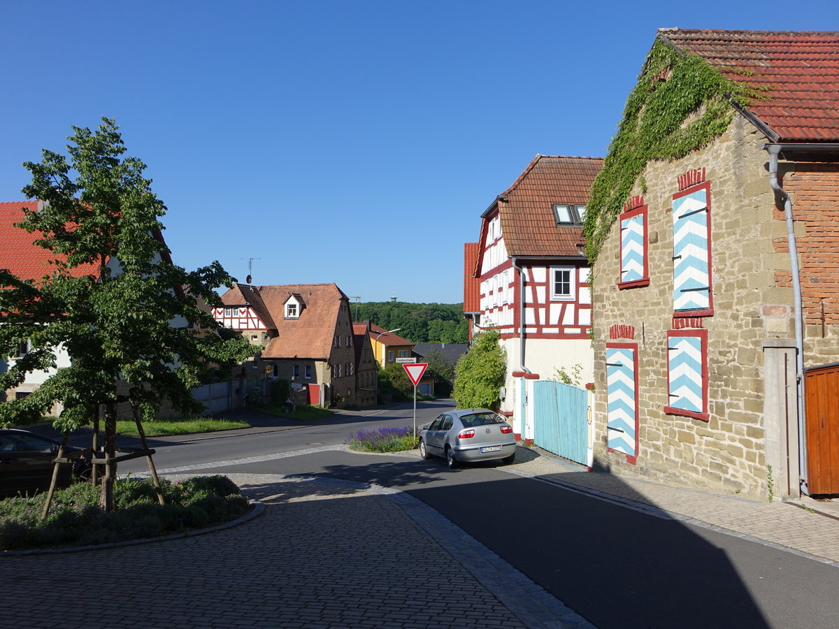 Erbshausen, historische Gebude in der Evodiusstrae (27.05.2017)