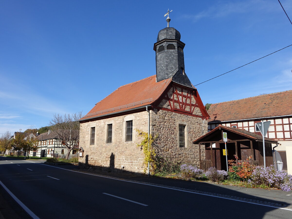 Erdmannsdorf, evangelische Dorfkirche in der Rodaer Strae, erbaut 1627 (20.10.2022)