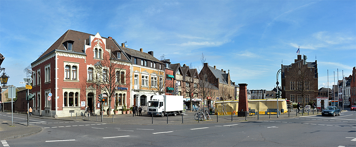 Erftstadt-Lechenich, Marktplatz mit historischen Rathaus - 19.03.2014