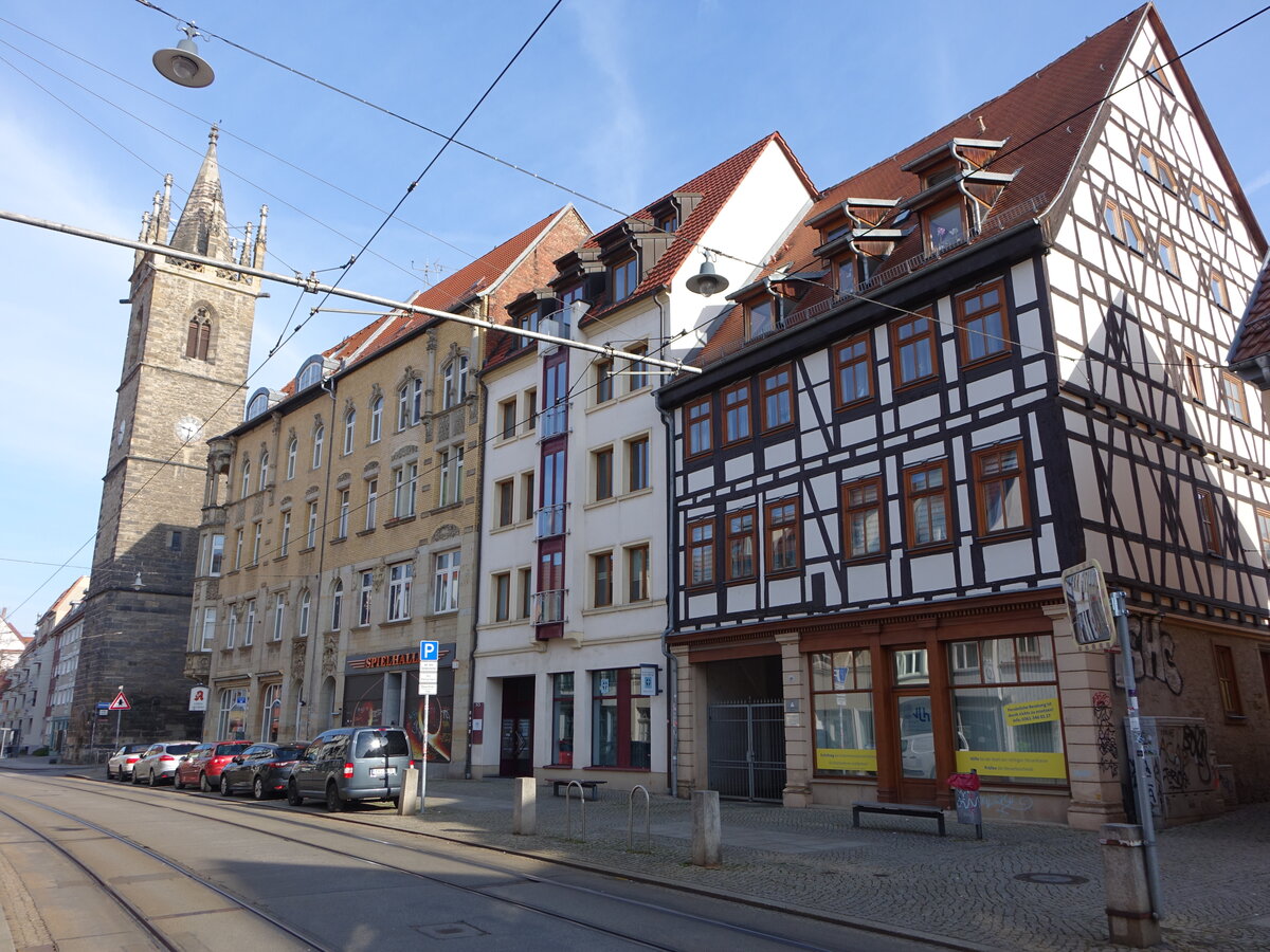 Erfurt, Johannesturm und Fachwerkhuser in der Johannesstrae (10.04.2023)