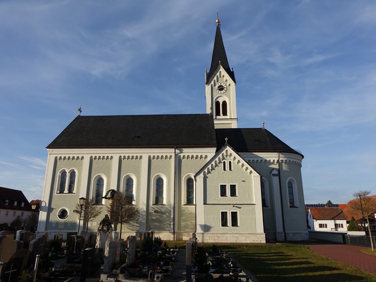 Ernsgaden, kath. St. Laurentius Kirche, verputzte, reich gegliederte Saalkirche mit eingezogenem, halbrund geschlossenem Chor und seitlichen Turm mit Spitzhelm, Langhaus mit Bretter-Balkendecke, neuromanisch erbaut von 1887 bis 1889 (25.12.2015)