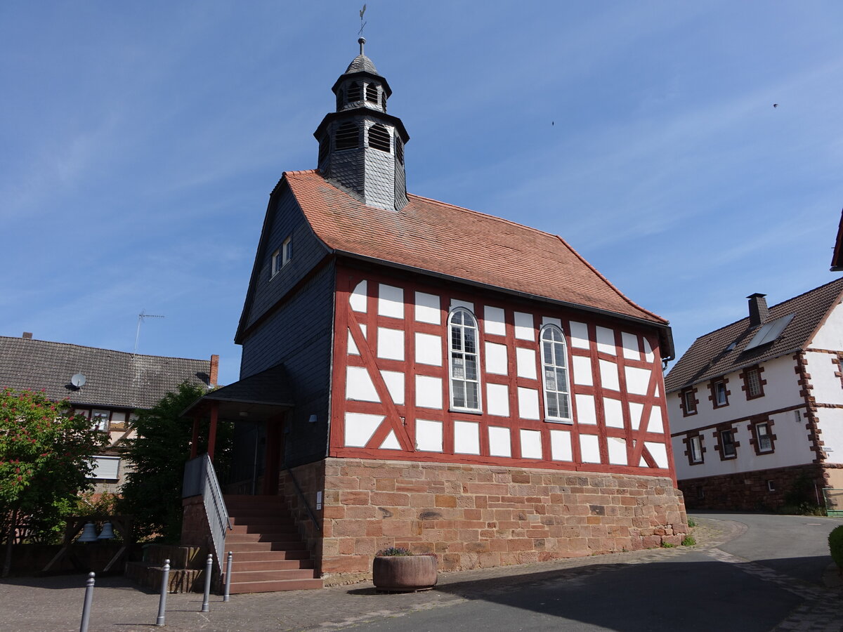 Ernsthausen, evangelische Fachwerkkirche, erbaut 1720 (15.05.2022)