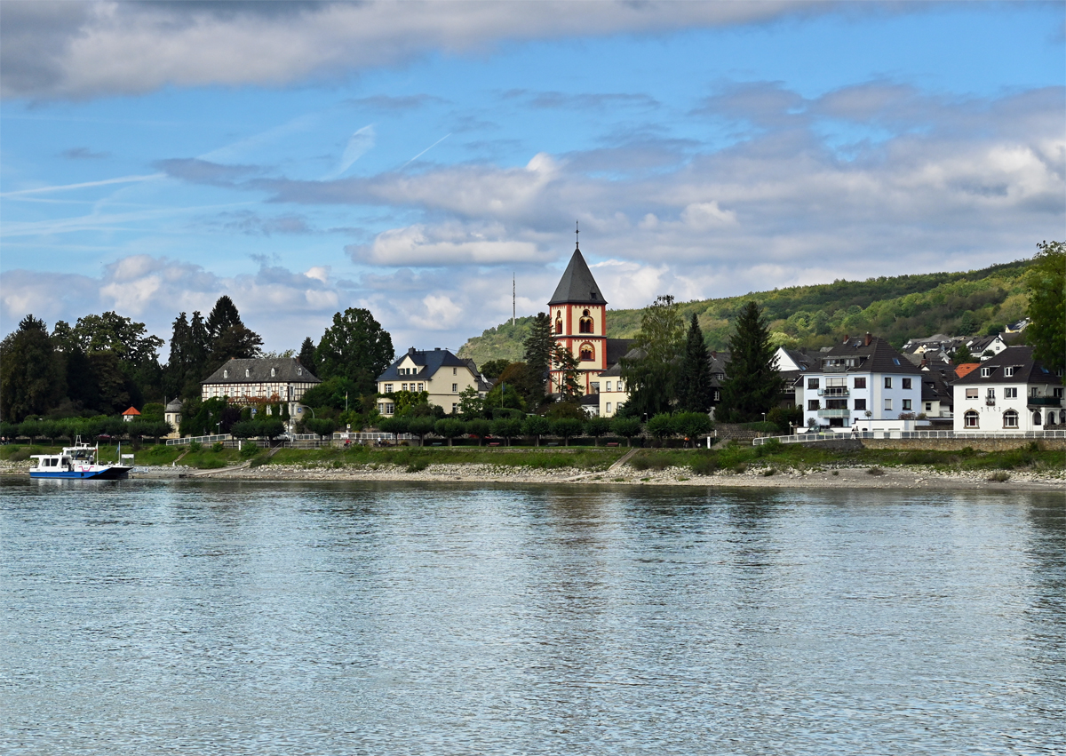 Erpel am Rhein, gegenber von Remagen, mit Kirche und Personenfhre - 10.09.2021