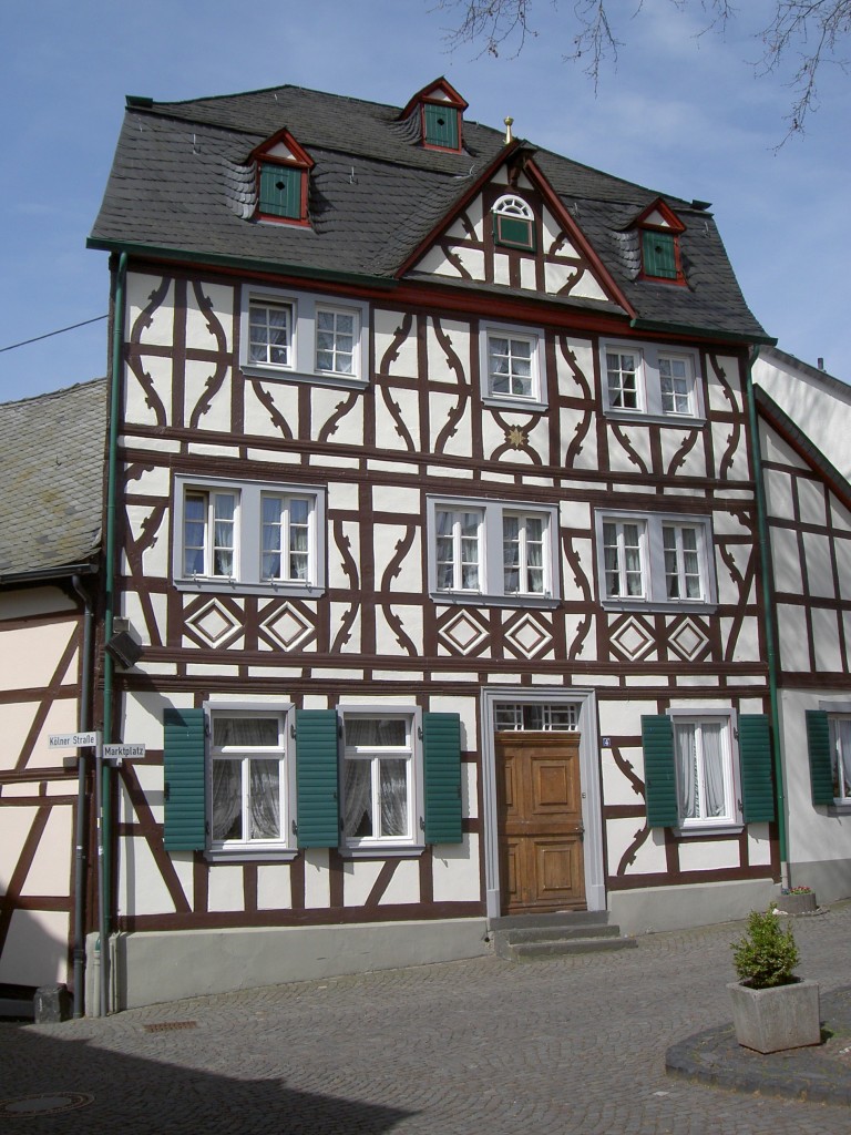 Erpel, Fachwerkhaus am Marktplatz (07.04.2010)