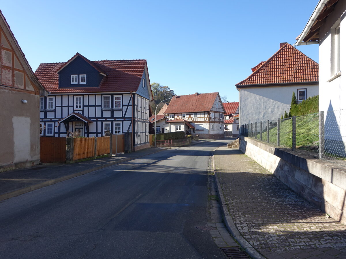 Ershausen, Fachwerkhuser in der Kreisstrae (13.11.2022)