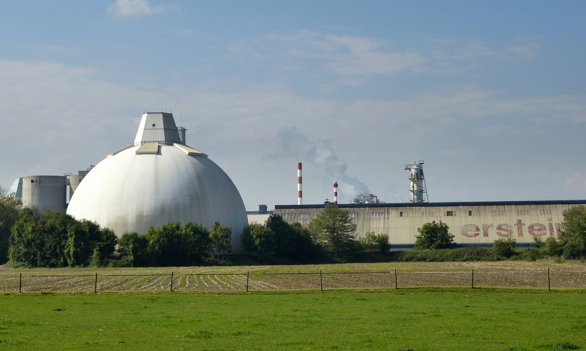 Erstein im Elsa, Blick auf die Gebude der Zuckerfabrik, Sept.2017