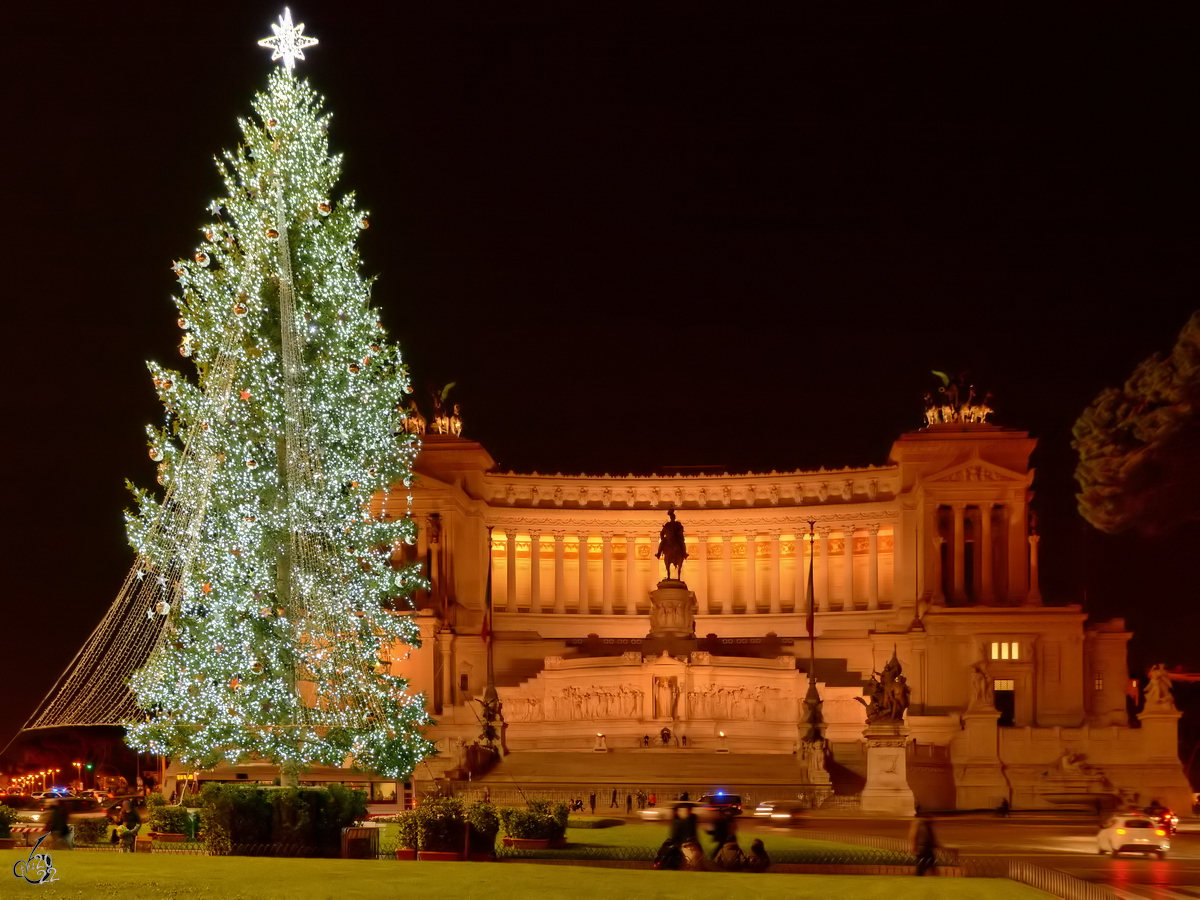 Es weihnachtet sehr vor dem von 1885 bis 1913 im klassizistischen Stil erbauten Viktor-Emanuelsdenkmal (Monumento Nazionale a Vittorio Emanuele II). (Rom, Dezember 2015)