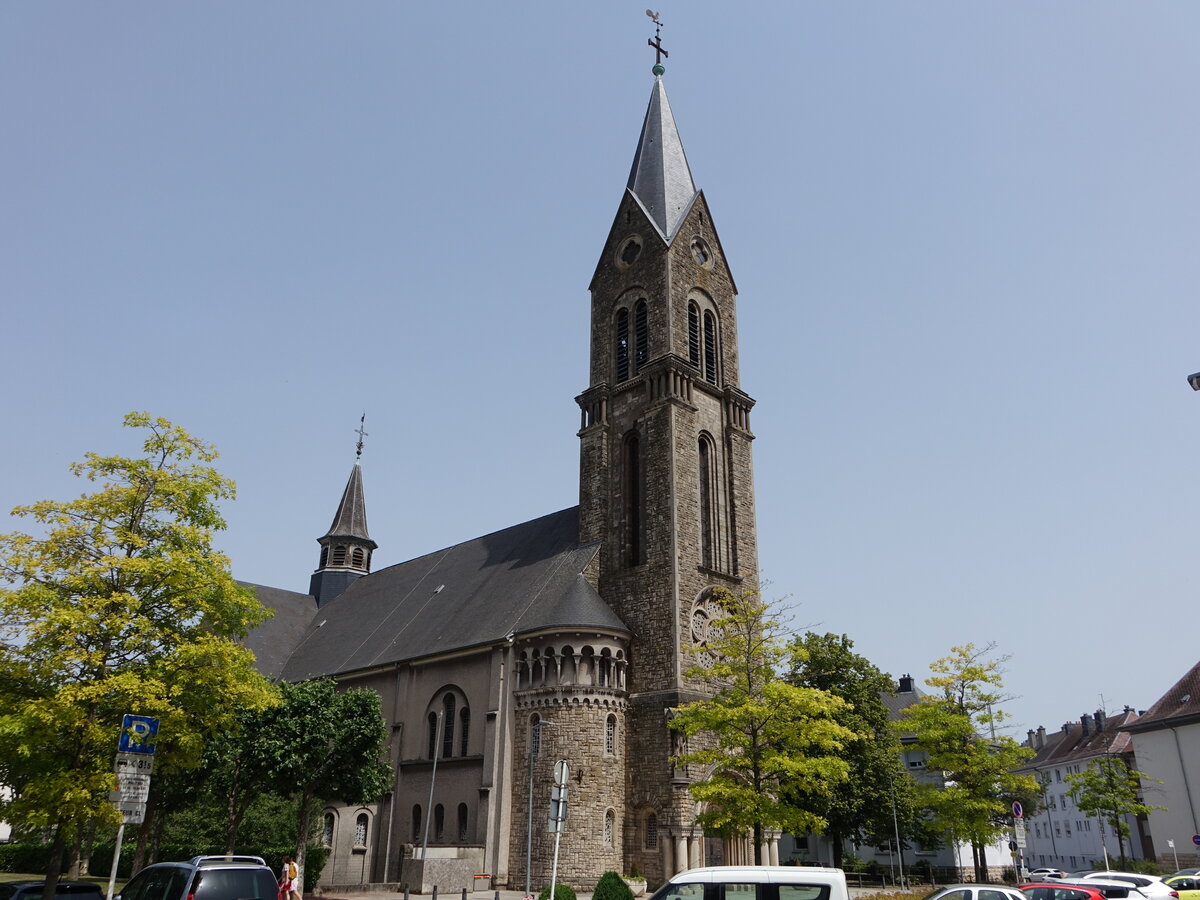 Esch-sur-Alzette, Pfarrkirche St. Henri, erbaut bis 1923 (18.06.2022)