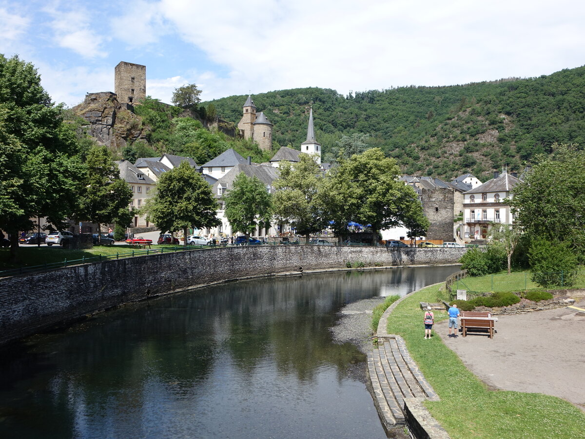 Esch-sur-Sure, Ausblick auf die Altstadt mit Burg (22.06.2022)