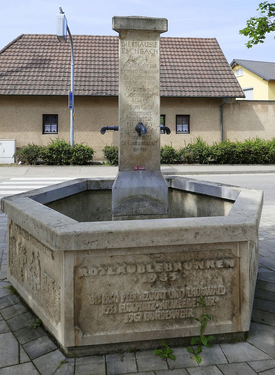 Eschbach im Markgrflerland, der Rotlublebrunnen wurde 1985 im Ort aufgestellt, Juni 2021
