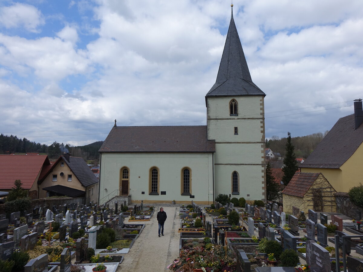 Eschenfelden, evangelische Corpus Christi, gotischer Chorturm, erbaut im 14. Jahrhundert (05.04.2015)