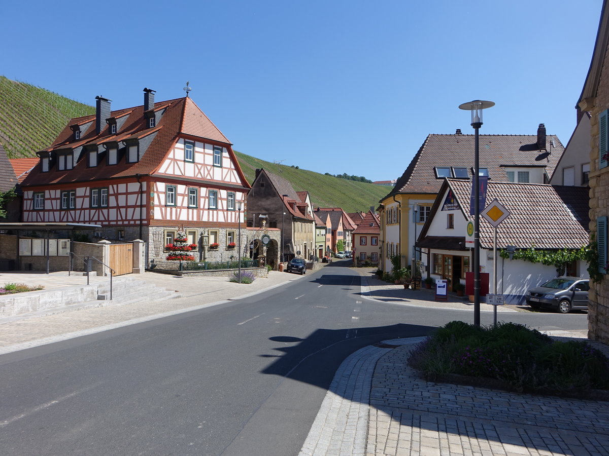 Escherndorf, historische Gebude in der Astheimer Strae (27.05.2017)