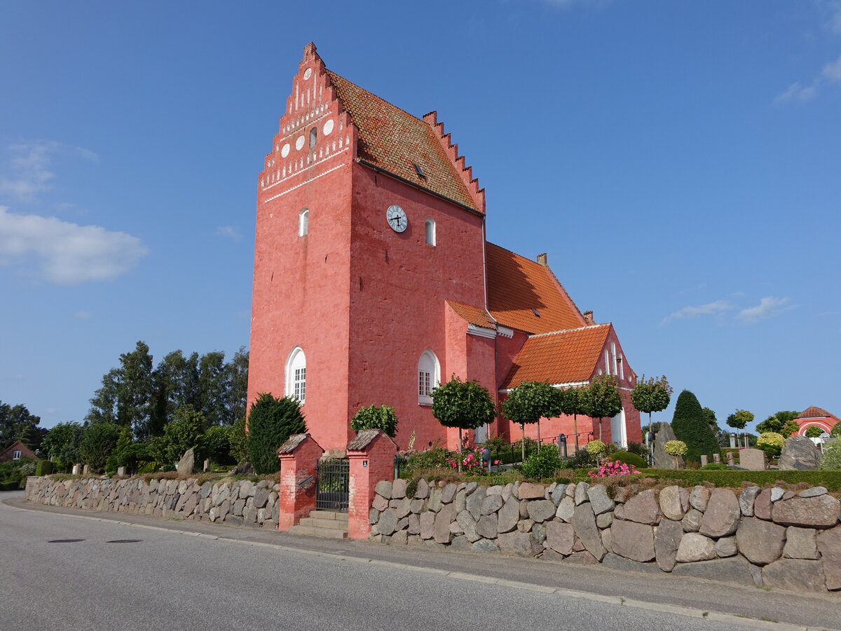 Eskilstrup, romanische evangelische Kirche mit gotischem Turm und Waffenhaus (18.07.2021)