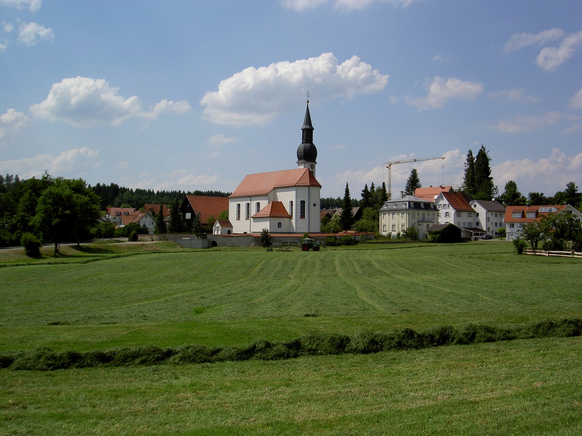 Esseratsweiler, St. Michael Kirche mit Pfarrhaus und Rathaus (18.06.2014)
