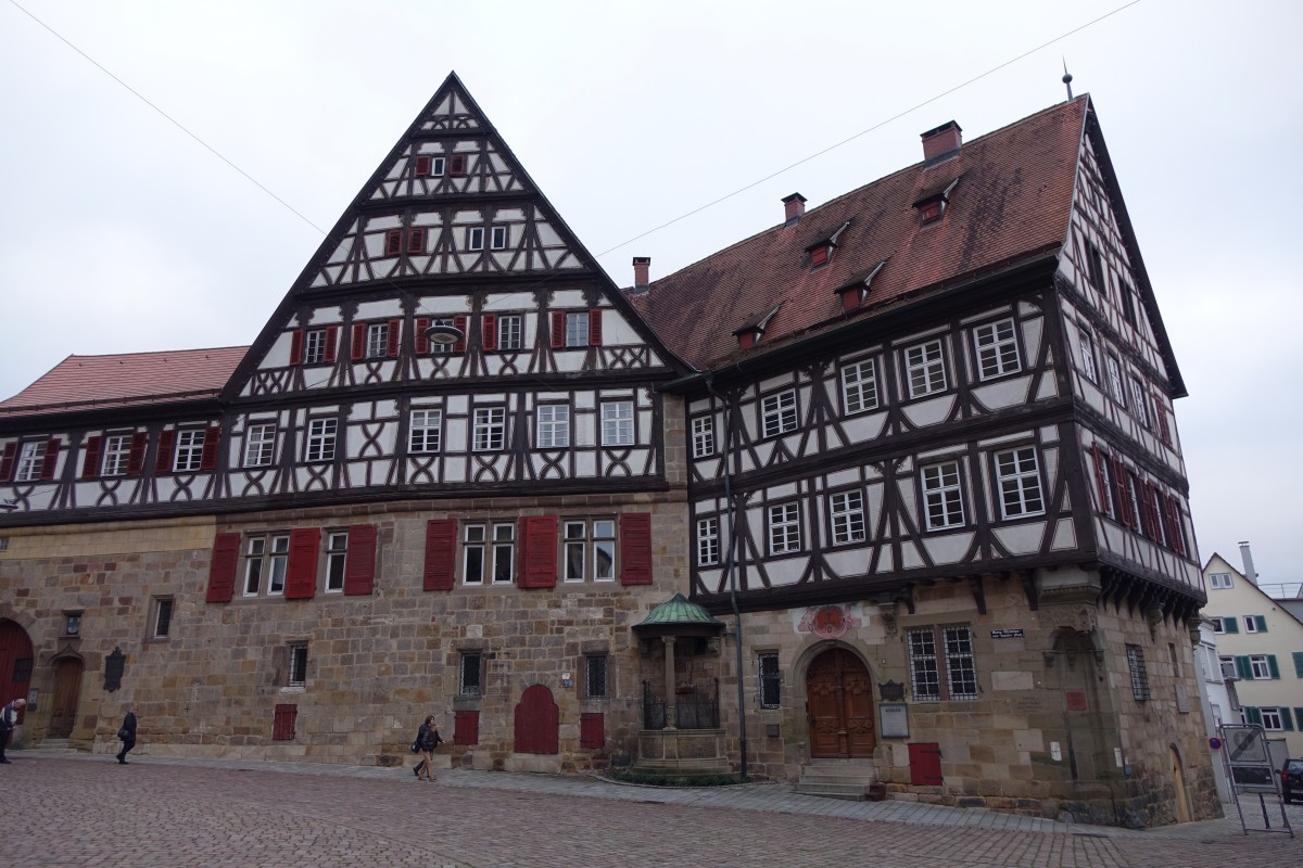Esslingen, Speyrer Zehnthof oder Kessler-Haus, erbaut bis 1213, bis 1546 Zehnthof und Pfarrhof, seit 1826 Sitz der ltesten Sektkellerei Deutschlands (18.01.2015)