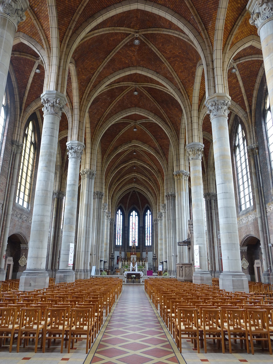 Estaires, Innenraum der St. Vaast Kirche (14.05.2016)