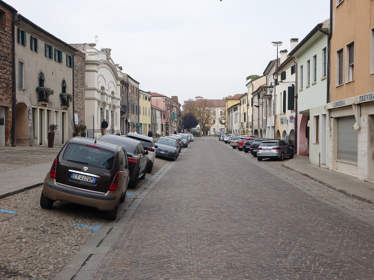 Este, Huser in der Via Massimo de Azeglio in der Altstadt (29.10.2017)