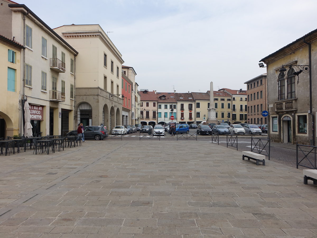 Este, historische Gebude an der Piazza Trente (29.10.2017)