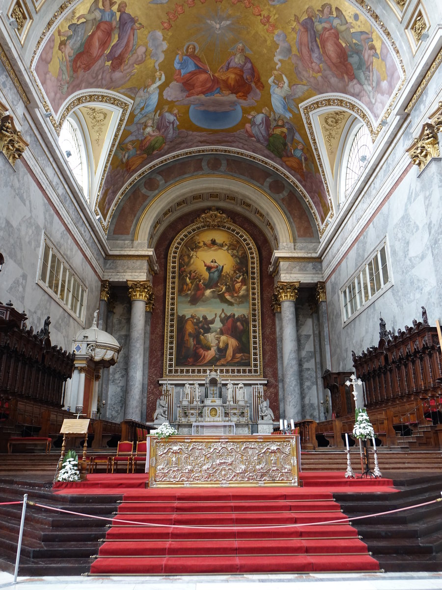 Esztergom, Hochaltar in der Kathedrale Maria Himmelfahrt, Altargemlde von Michelangelo Grigoletti, Fresken von Ludwig Moralt (03.09.2018)
