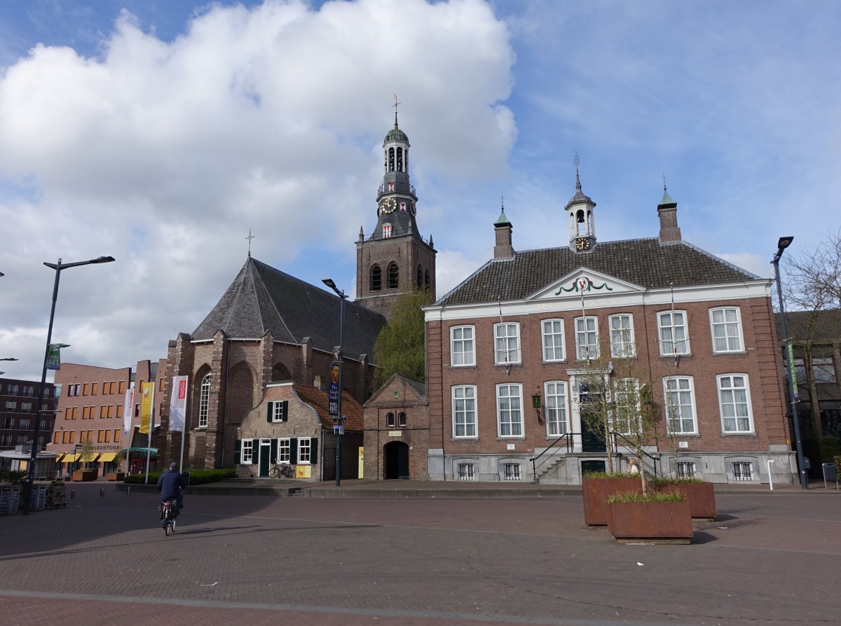Etten-Leur, Rathaus und St. Katharina Kirche am Markt (01.05.2015)