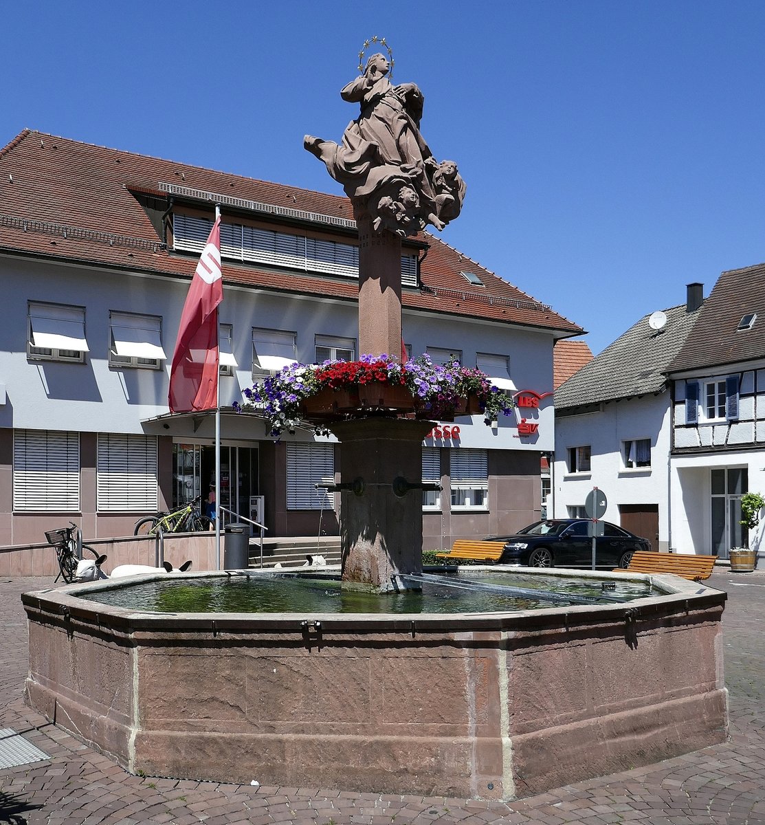 Ettenheim, der Marienbrunnen auf dem Marienplatz, Juni 2019