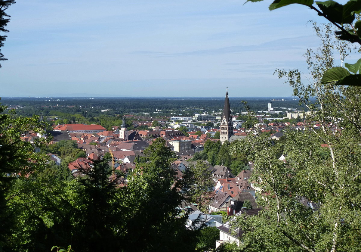 Ettlingen, Blick ber die Stadt in die Rheinebene, Aug.2015