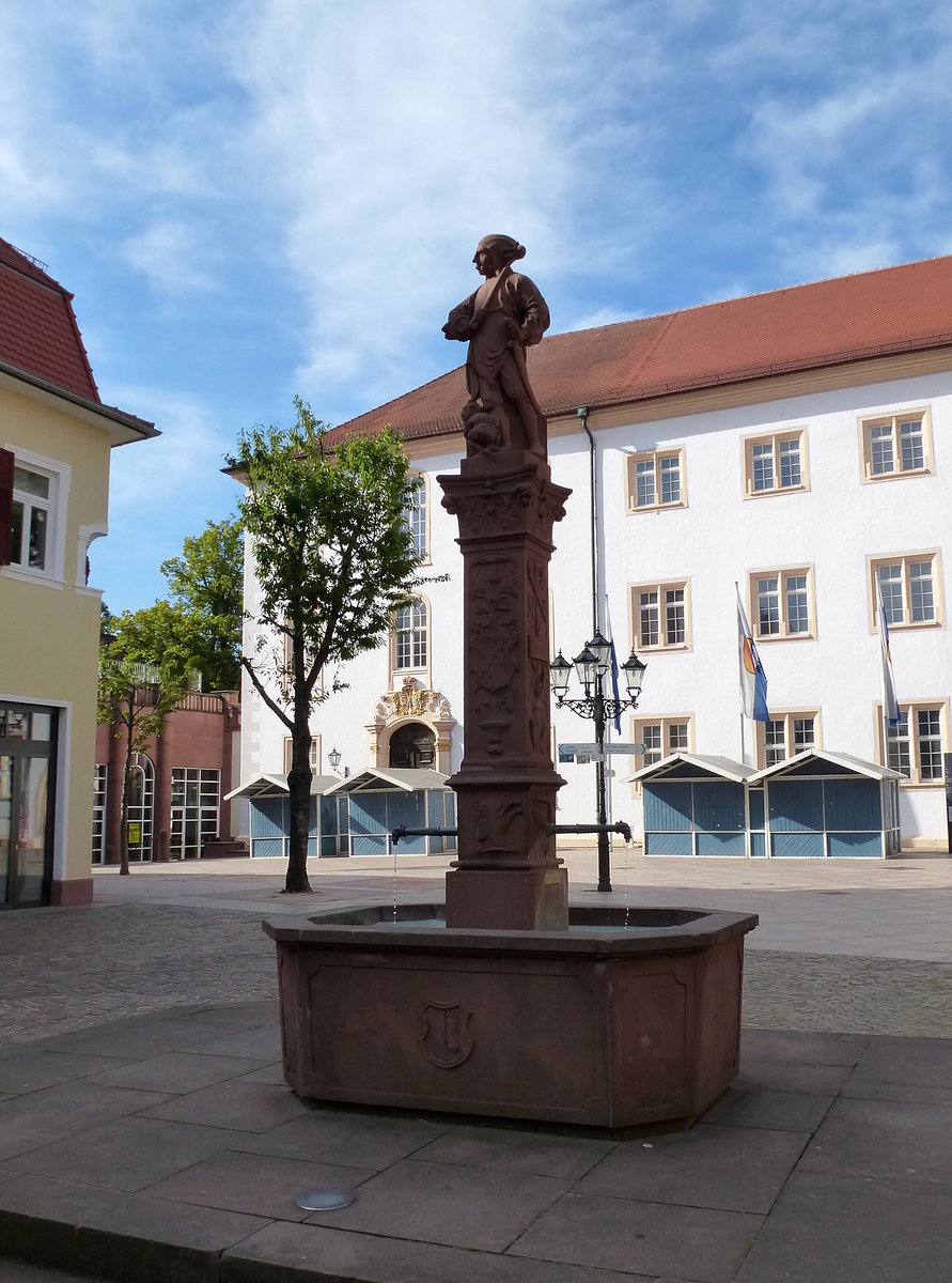 Ettlingen, ein Brunnen im Schlobereich, Aug.2015