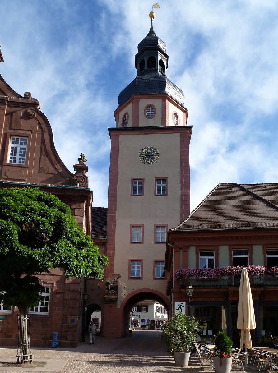 Ettlingen, der Rathausturm stadtauswrts gesehen, Aug.2015