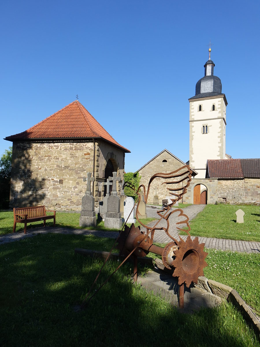 Euerbach, Ev. Pfarrkirche St. Cosmas und Damian, erbaut im 13. und 14. Jahrhundert (27.05.2017)