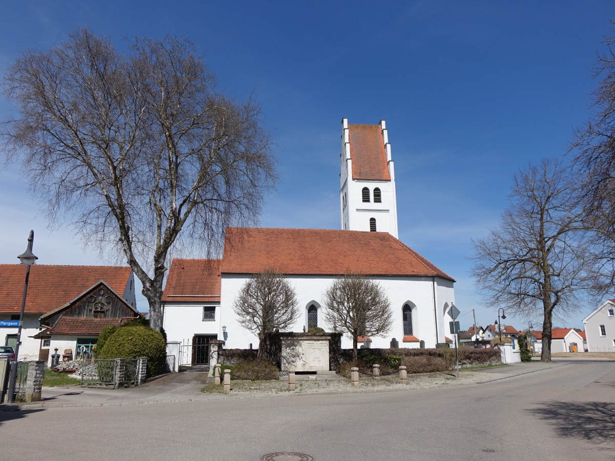 Euernbach, Pfarrkirche St. Maria in der Pfaffenhofener Strae, verputzte Saalkirche mit polygonalem Chorschluss, nrdlicher Chorflankenturm, Langhaus und Chor sptgotisch erbaut um 1430 (15.04.2015)